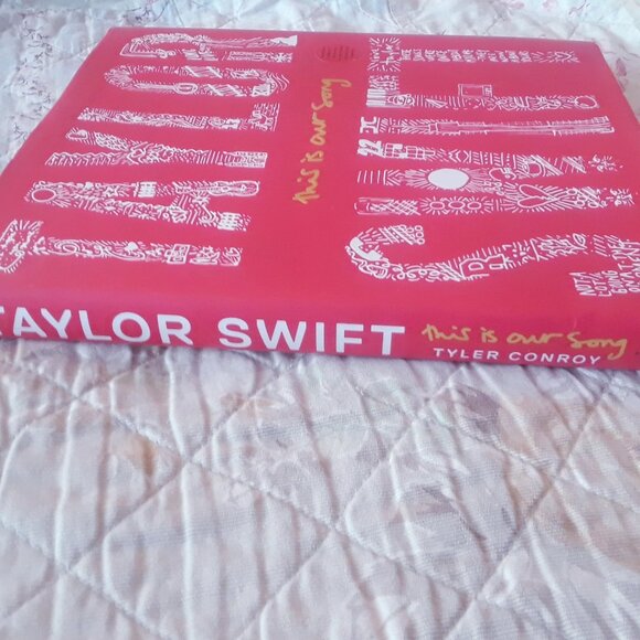 Taylor Swift: This Is Our Song Book - Picture 3 of 10
